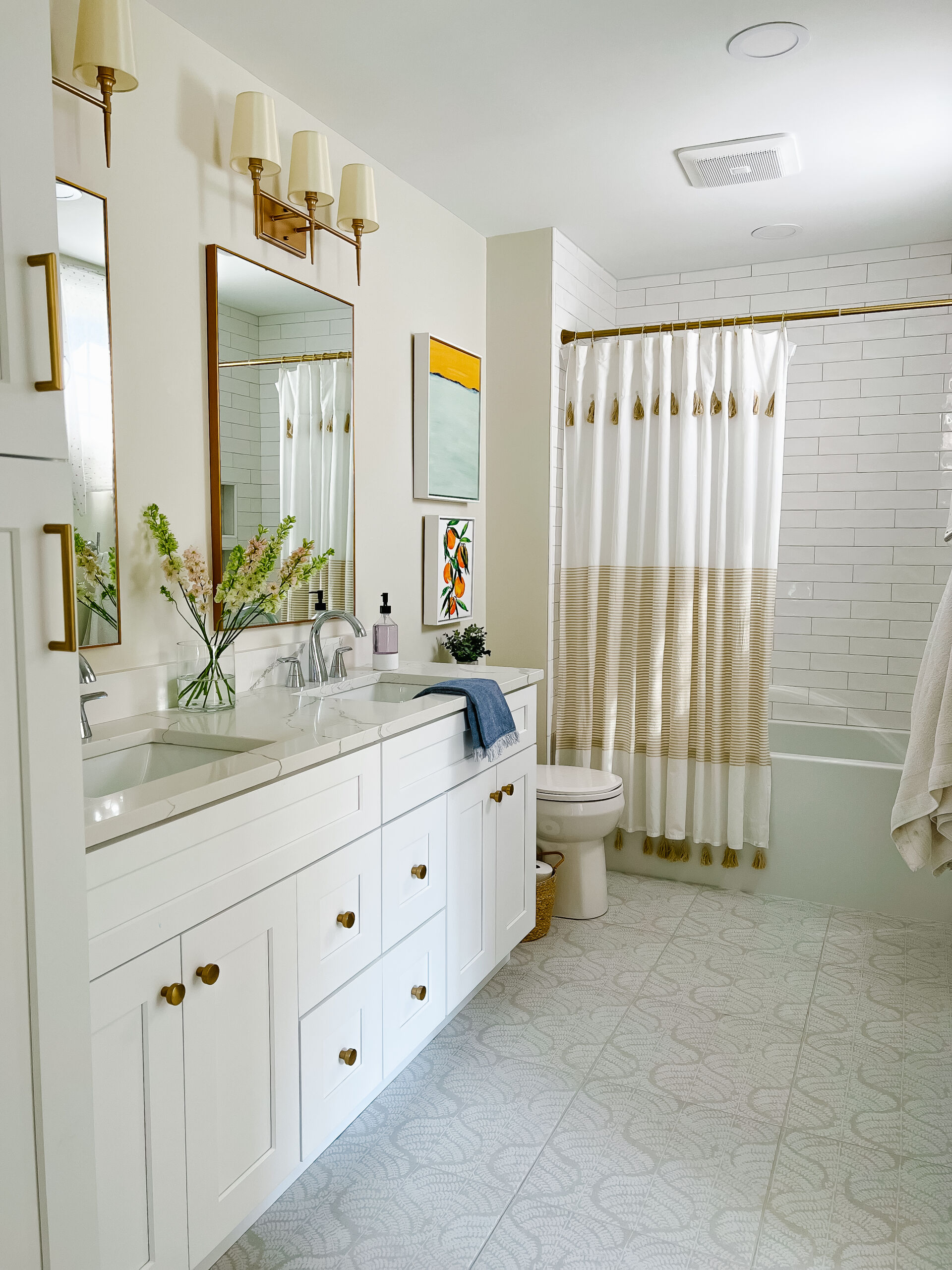 Looking for the perfect kids bathroom renovation? You have to check this out ASAP! Click here to see the process!